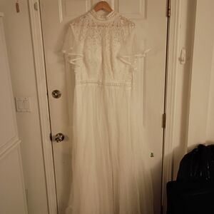 Chic Lace Bridal Gown in White